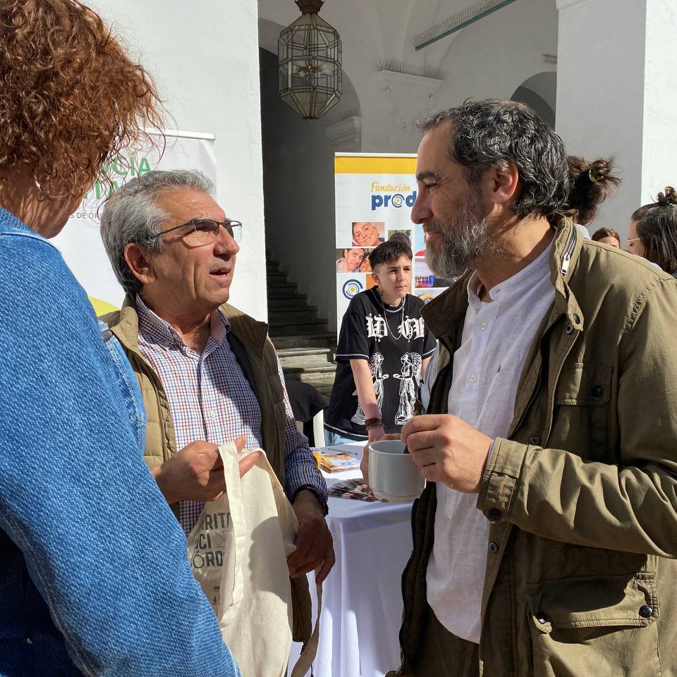 JuanHidalgo_75's tweet photo. Qué bien encontrarnos con tantos amigos y amigas del asociacionismo y la economía social en la Diputación, en el II #ForoTSC de Economía Social @t_socialcordoba. En esto Córdoba también es puntera. https://t.co/GOKE7R4lyh