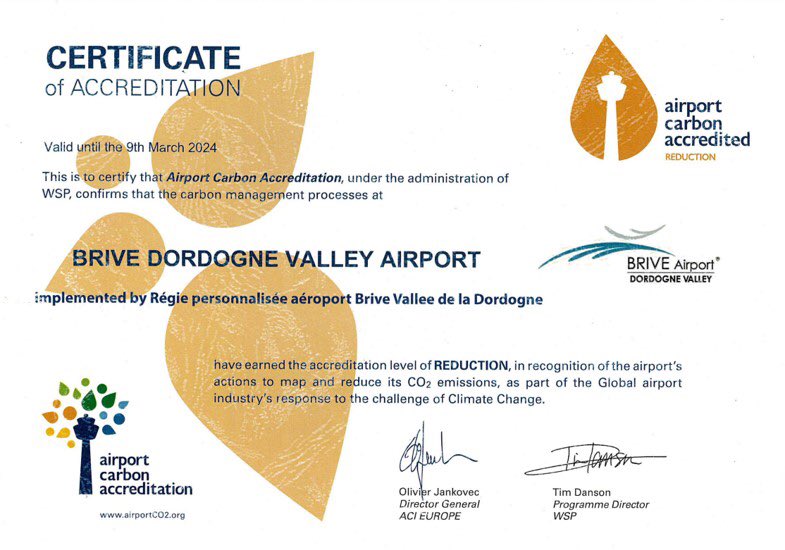 FlyingBrive's tweet image. ♻️🌱 L’Aéroport s’engage dans une démarche environnementale et obtient le niveau 2 de l’ @AirportCO2  (ACA) : programme de certification internationale en matière de gestion carbon 💚

🔎 Plus d'infos sur cette démarche : aeroport-brive-vallee-dordogne.fr/infos-pratique…