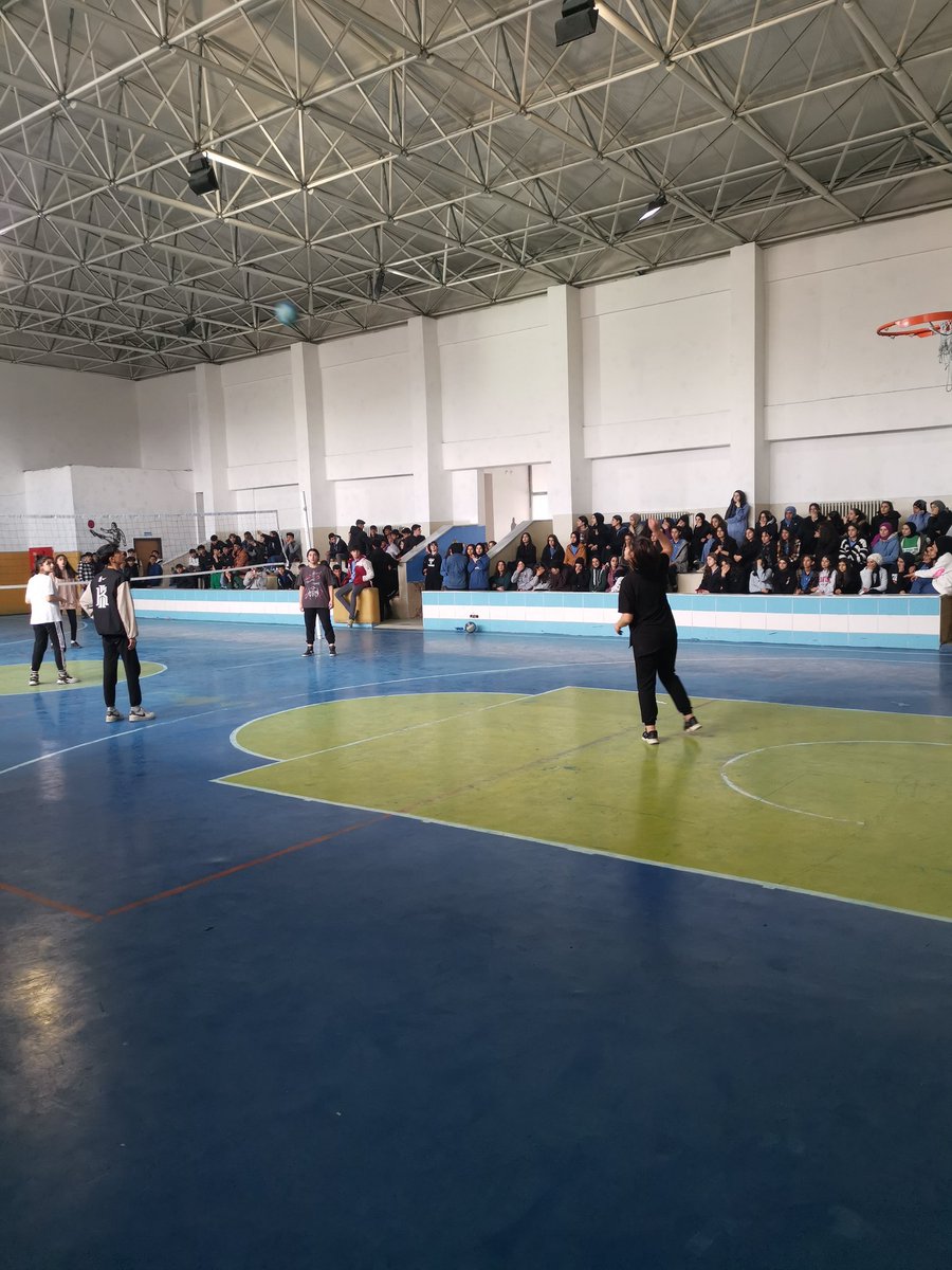recepafsin's tweet photo. 19 sınıfın katılımıyla düzenlenen Sınıflar arası voleybol turnuvası devam ediyor. @atmacahaal @ishak_hasanoglu @agrimem @hasan_kokrek @karaoglan_emin @Behzat198104 @_ediperdogan https://t.co/GmF6MpcUlK