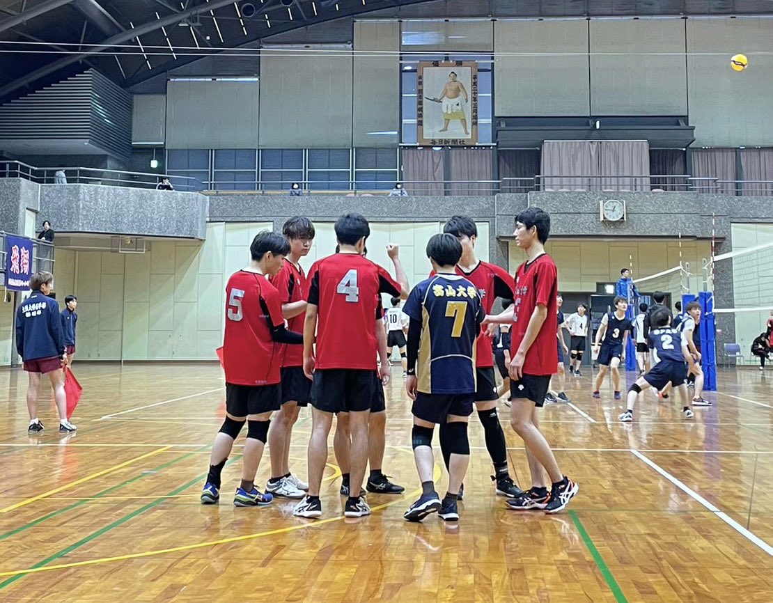 tmpuvolleyball's tweet photo. 男子バレーボール部です！
新入生の皆さん、ご入学おめでとうございます㊗️✨

現在、プレイヤー、マネージャー大募集してます！
初心者も大歓迎です🔰

〈時間〉
月曜日：18:30〜20:00
水曜日：17:00〜18:30
土曜日：9:00〜12:00

〈活動場所〉
杉谷体育館

送迎可能です！🚗
興味のある方はDMまで😁🤝 https://t.co/B80nVt98q0