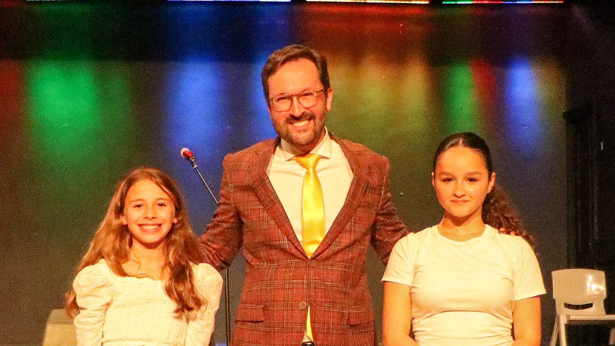 StJuliansLisbon's tweet image. The House Talent Show Was a Blast!
From stunning vocals to mind-blowing instrumentals, it was a feast for the ears and eyes. 
Thank you to all the talented participants who made this event possible.
🎤🎸🎭
#StJuliansLisbon #StJuliansHouses #TheJoyOfLearning