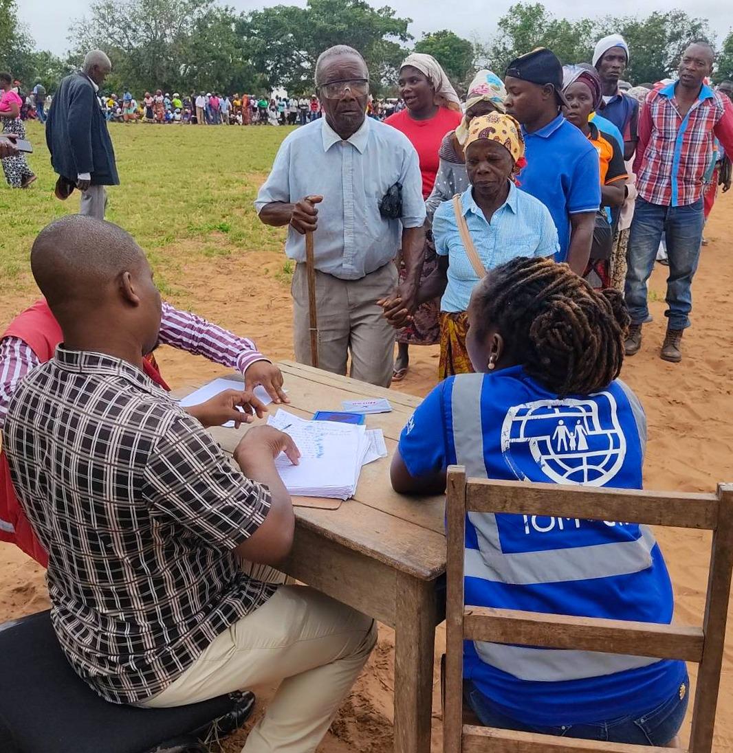 ⚠️ Humanitarian needs in Mozambique following #CycloneFreddy and the #Cholera outbreak remain high. 

IOM continues its DTM, CCCM, Emergency Shelter/NFI, Emergency Health and WASH response across the affected provinces.