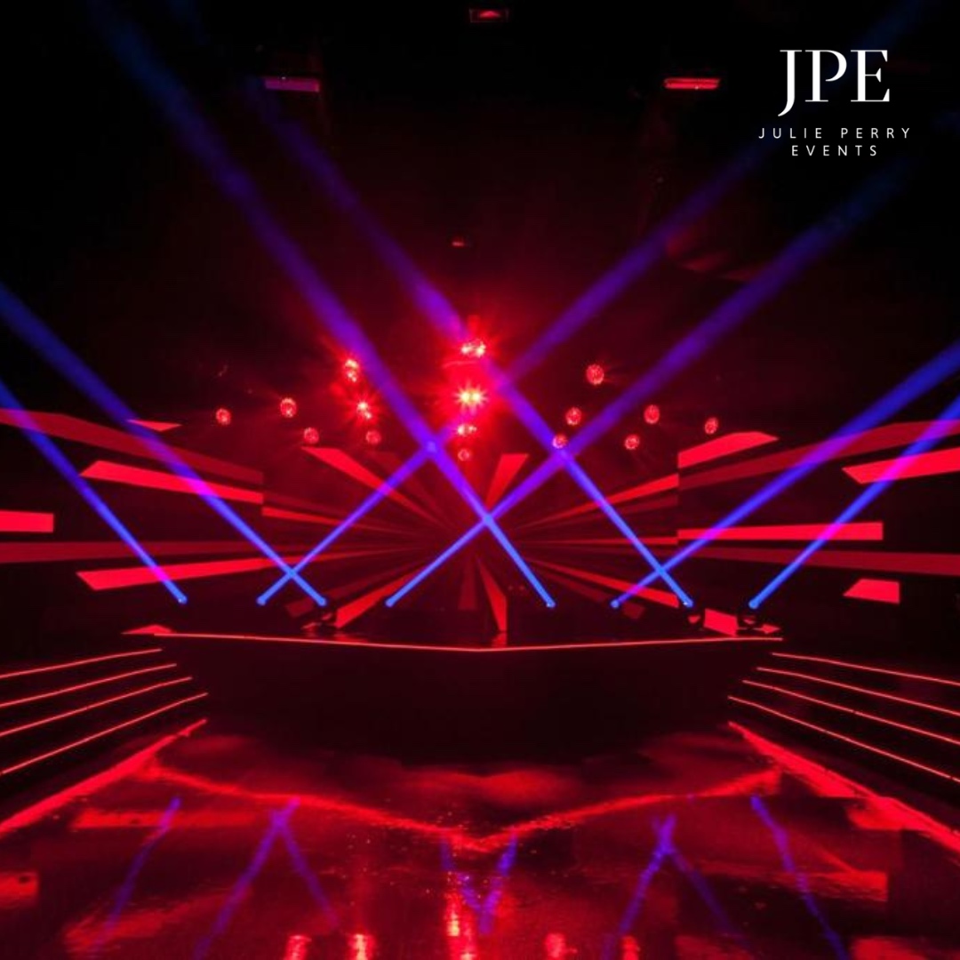 Lighting is the absolute key ingredient to create drama and set the mood!

#julieperryevents #lighting #drama #stage #dramaticlighting #partylighting #moodlighting
