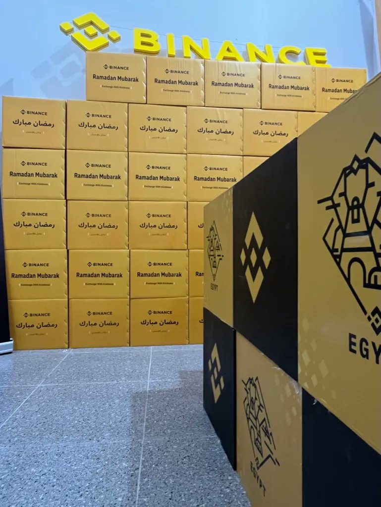binance's tweet image. The spirit of Ramadan is all about giving back to the community.

#Binance is proud to have supported this through our food distribution efforts in Morocco, Egypt, and Pakistan.

#ExchangeWithKindness 🌙