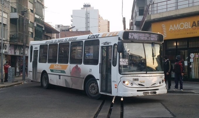 DayLombardi's tweet photo. Colectivos 🚌
@Metropol_ar suspendió los servicios de las #Linea237 #Linea310 y #Linea670
Explican que es por falta de combustible ⛽".
💵 También argumentan que el atraso en el pago de subsidios es uno de los motivos https://t.co/7Jko21jfC5