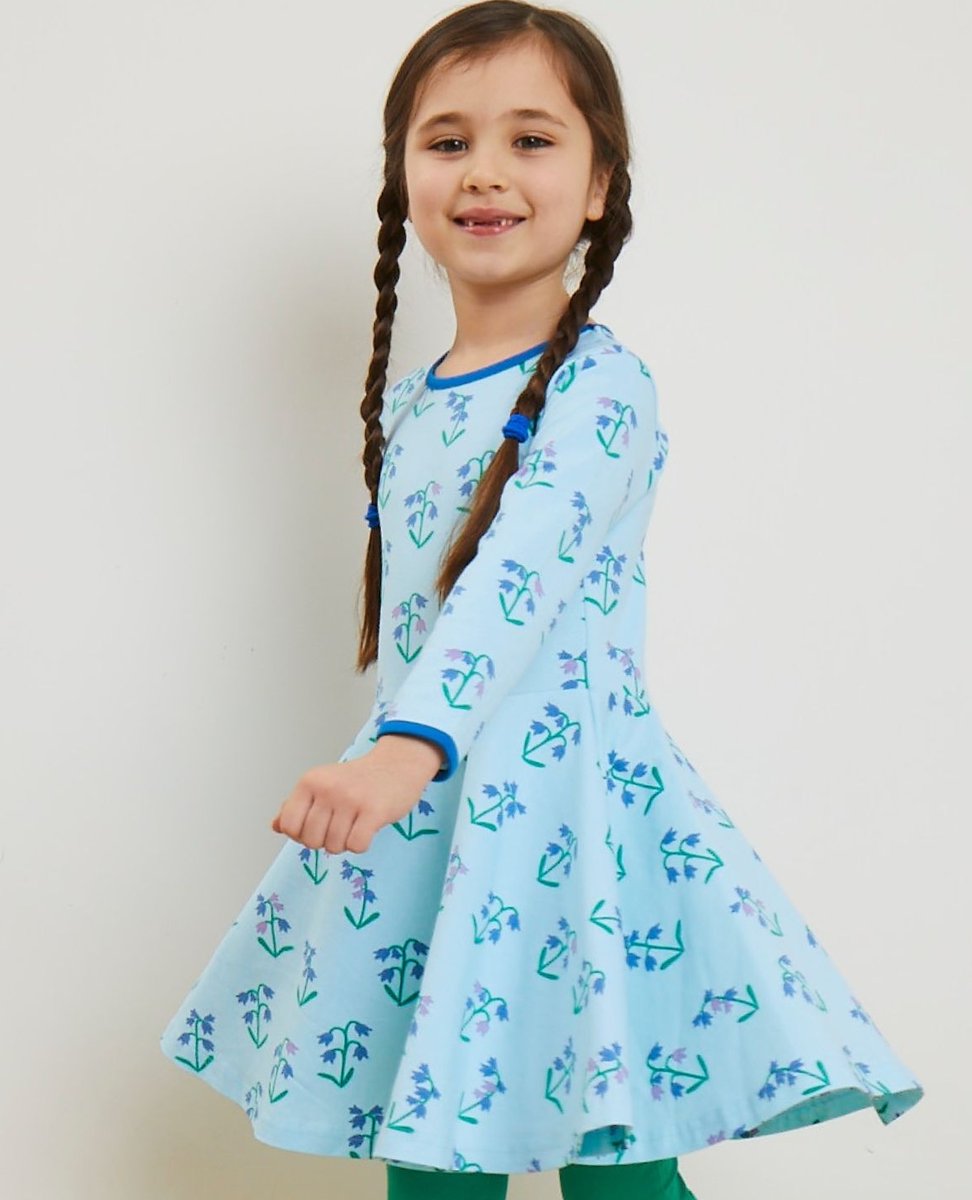 toby_tiger's tweet image. 🌷Colourful bluebells among pastel blue make this long-sleeved organic kids skater dress a spring and summer fave. 

bit.ly/3FXBeLA
⁠
#bluebells #skaterdress #springdress #fairfashion #supportsmallbusiness #shopsmall #fairkidsfashion #tobytiger #welovetobytiger