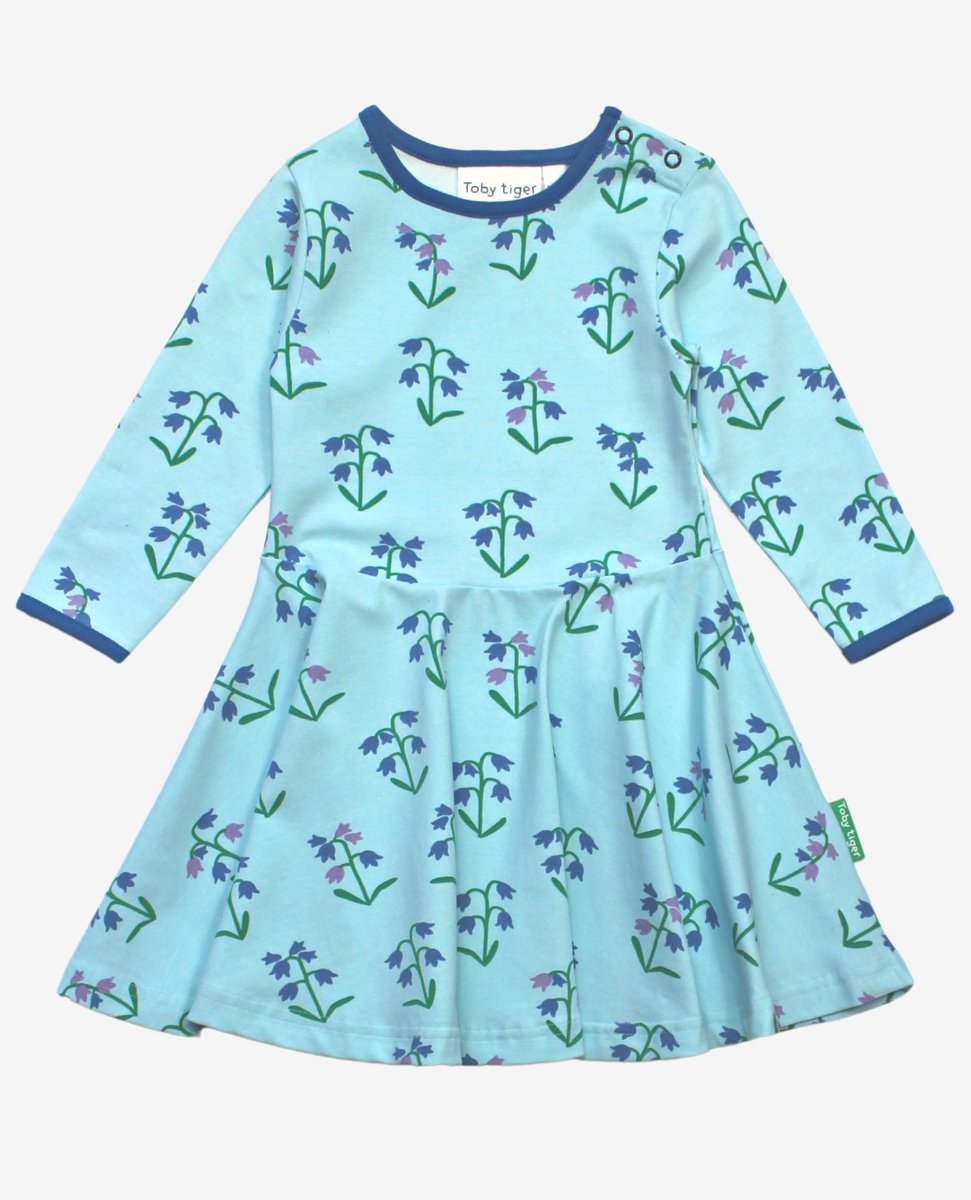 toby_tiger's tweet image. 🌷Colourful bluebells among pastel blue make this long-sleeved organic kids skater dress a spring and summer fave. 

bit.ly/3FXBeLA
⁠
#bluebells #skaterdress #springdress #fairfashion #supportsmallbusiness #shopsmall #fairkidsfashion #tobytiger #welovetobytiger