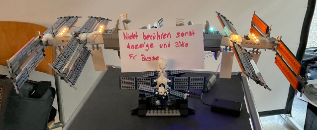 raumschiff tweet media