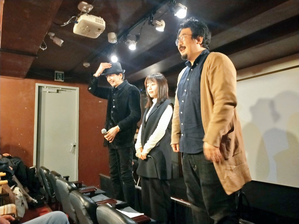 ｢#グラフィティ・グラフィティ｣！

コメンタリー上映というので急遽高円寺へ。
来月30歳になる #松尾豪 監督の｢#グラグラ｣への思いの丈を存分に聴ける会！
#渡邉りか子 さん、#萩原正道 さんも巻き込んでの約2時間(本編30分)！
本編を一時停止してのトークが予想以上に楽しかった！
またやって！