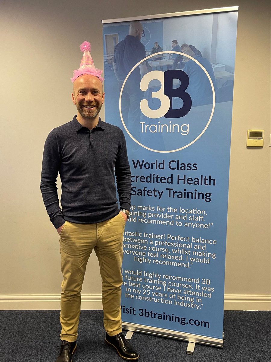 MorsonNexus's tweet photo. Happy Birthday to our Managing Director, Mathew! 🎉

What better way to spend your birthday than in the office with the 3B team wearing your pink party hat? 😆 

The 3B team hope you have a fantastic birthday! 🎂

#birthday #officebirthday #trainingprovider #3btraining https://t.co/vXWWAqZIBK