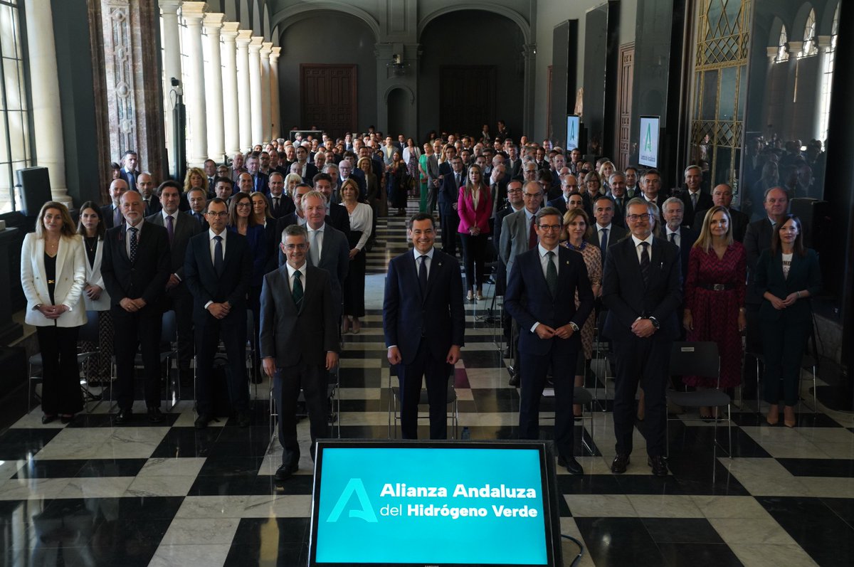 #Andalucía apuesta por liderar la producción de la energía limpia del futuro. Constituimos la Alianza del Hidrógeno Verde junto al tejido productivo y la sociedad del conocimiento. Será nuestro nuevo modelo productivo basado en la sostenibilidad el que marque el futuro.