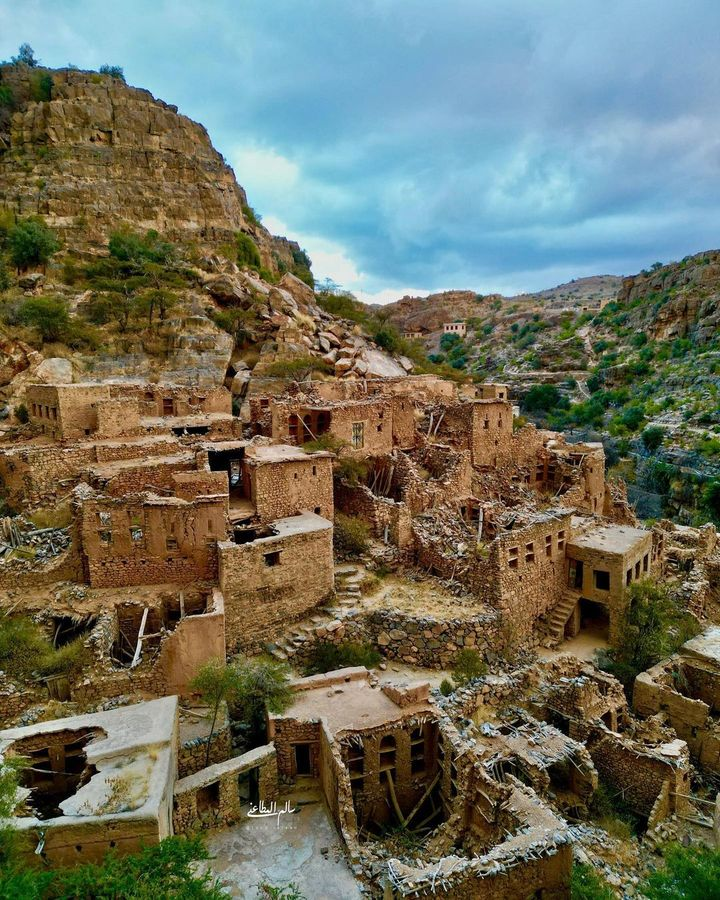 SinbadsOPG's tweet photo. 📍 Mountain ruin village in Jabal Akhdar, Oman 🇴🇲
📸 [jono.jalaan]
🔗 https://t.co/f3CcJ884jS

#OmanPocketGuide #Oman #MyOman #TravelToOman #Travel #Tourism #Viral #Trending #uae #dubai #abudhabi #qatar #ksa #gcc #US #EU #Italia #Deutschland #UK #Britain #France #Schweiz #India https://t.co/s9UeLbLTH0