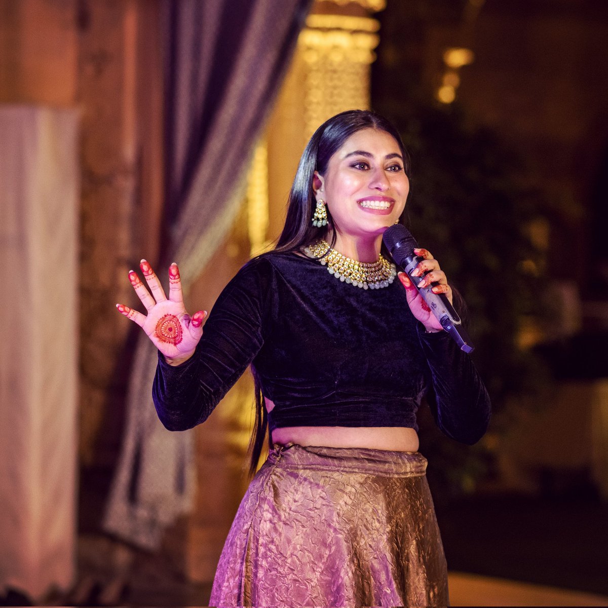 anand_sumati's tweet photo. 27. November. 2023
28. November. 2023
#tvhost #anchor #anchoring #emcee #emceeing  #anchoringdiaries #anchor #emcees #emceedelhi #merizubani  #emceelife #paidtotalk #talkthestage #weddingplanner #weddingemcee #weddinganchor #weddinghost #eventplanner #weddingphotography https://t.co/0zDnJEYyQX