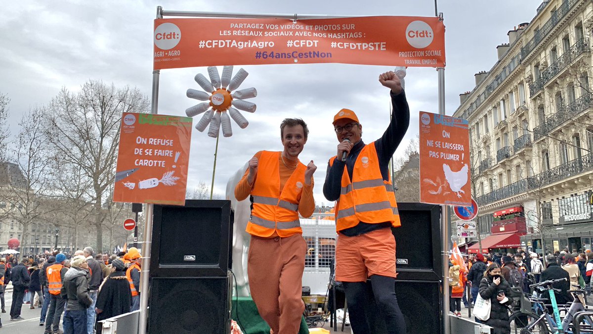 NicolasROTTIER's tweet photo. L’animation du camion de la #pste et de la #cfdtagriagro dans les cortèges Parisiens c’est un binôme. Sans l’appui de @GaelDavid_FGA pour accentuer l’aspect revendicatif du mouvement il y aurait un déséquilibre et je serais essoufflé en moins d’1h. 💪🏼✊🏻 https://t.co/DxRzKA7GMh