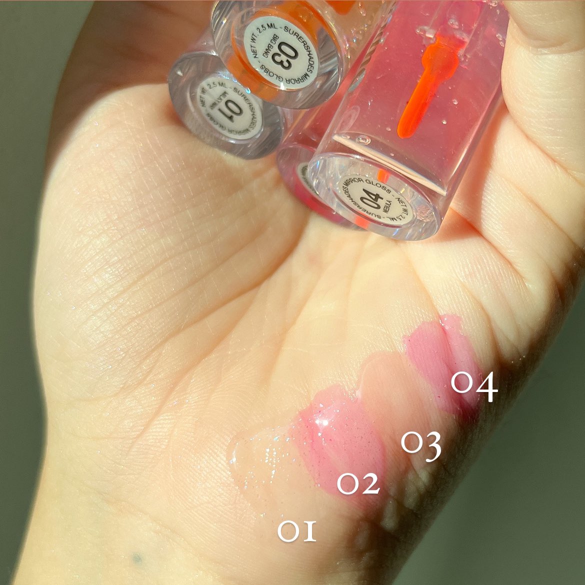 lisabubblegummy's tweet photo. #Supershades #MirrorGloss🪞
ปากฉ่ำสุชๆ #กลอสเปลี่ยนสี ทาแล้วเย็นๆสบาย เนื้อชุ่มชื้นกำลังดีไม่หนักปาก ปากฉ่ำวาวมีกลิตเตอร์เล็กๆน้อยๆน่ารักมากㅠㅡㅠ เปลี่ยนสีตามค่า pH (ยกเว้นสี01) สีออกแนวชมพูสุขภาพดี ติดทนไม่เหนอะไม่เหนียว! https://t.co/WfghNt9NzC