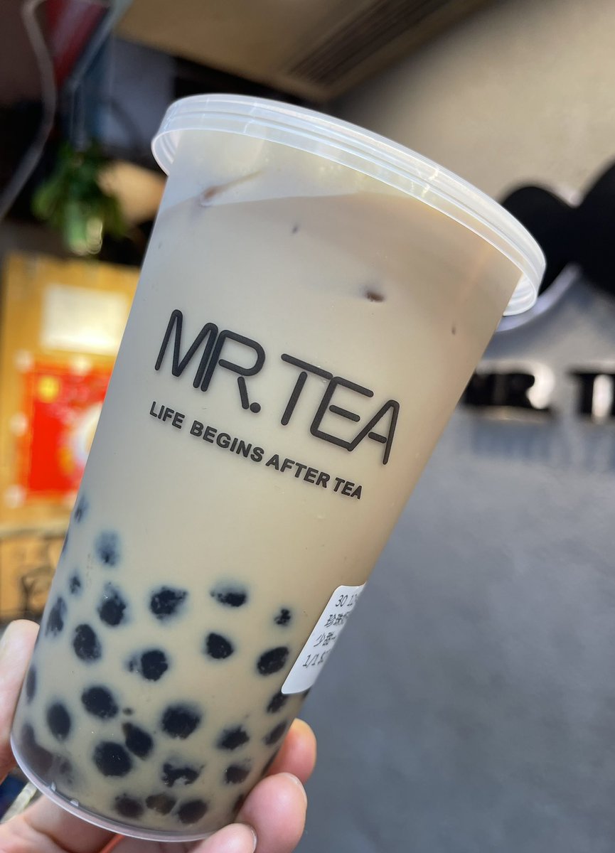 oo79864432's tweet photo. MR.TEA 茶先生 🍵 香港・銅羅湾  🆕 😄

12時開店。場所はよい。
ここもテイクアウトのみ。
バブルミルクティー🧋
💰27香港ドル
タピ中大粒もちもち～柔らかめ。
お茶はふつうだな…
正直、あまりタピには力入れてない印象。
#タピ活  #タピオカ #銅羅湾 #茶先生 #mrtea https://t.co/Xq9RMOZvBI