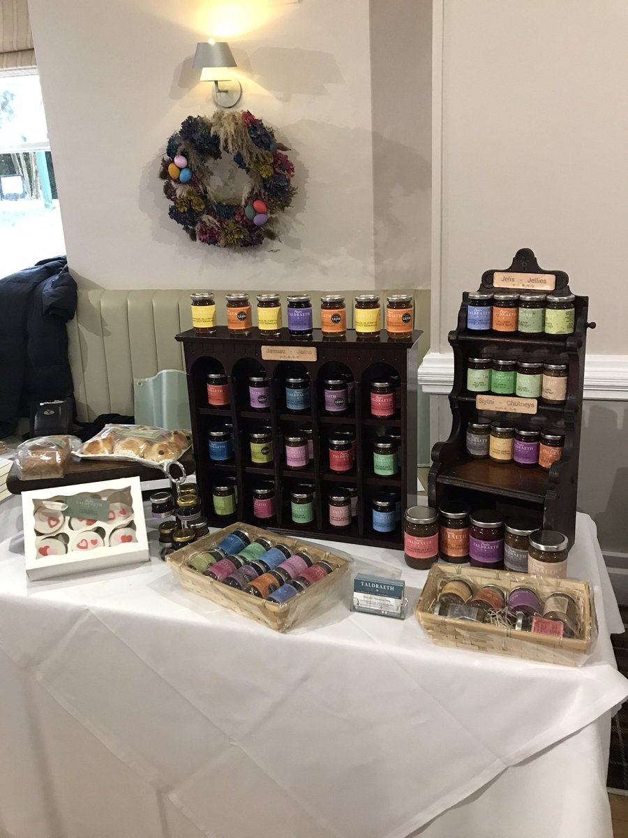 #PantriTaldraeth yn dosbarthu samplau o Bara Brith figan a bums toes-y-groes yn nigwyddiad <a href="/GoNorthWales/">Go North Wales 🏴󠁧󠁢󠁷󠁬󠁳󠁿</a> a <a href="/Cywain/">Cywain</a> yn <a href="/RVHSnowdonia/">Royal Victoria Hotel</a> #Llanberis Cwrdd a’r cynhyrchwyr ddoe / Meet the producer event yesterday