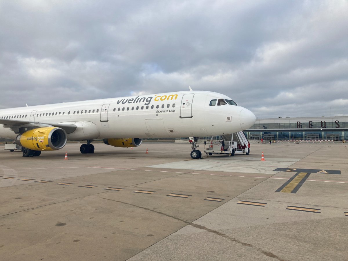 aena's tweet photo. 🛫 El #Aeropuerto de #Reus inaugura dos rutas directas con #París-Orly, operada por @Vueling, y #Weeze, de la mano de @Ryanair_ES.
 
#AeropuertosAena https://t.co/hHLOtQAsmD