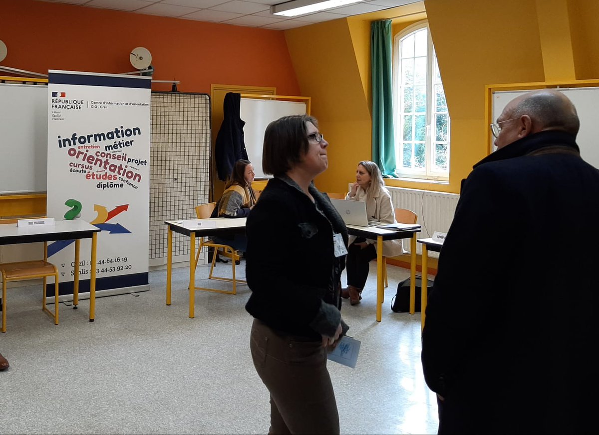 LyceeRothschild's tweet photo. Plus de 70 partenaires au LP Rothschild ont échangé avec les élèves de 1ere des lycées du bassin Oise Centrale durant  le Forum des formations et des métiers. Merci à tous nos partenaires, M.le DASEN, le rectorat et la collectivité pour leur présence. https://t.co/wSqUfifOzD