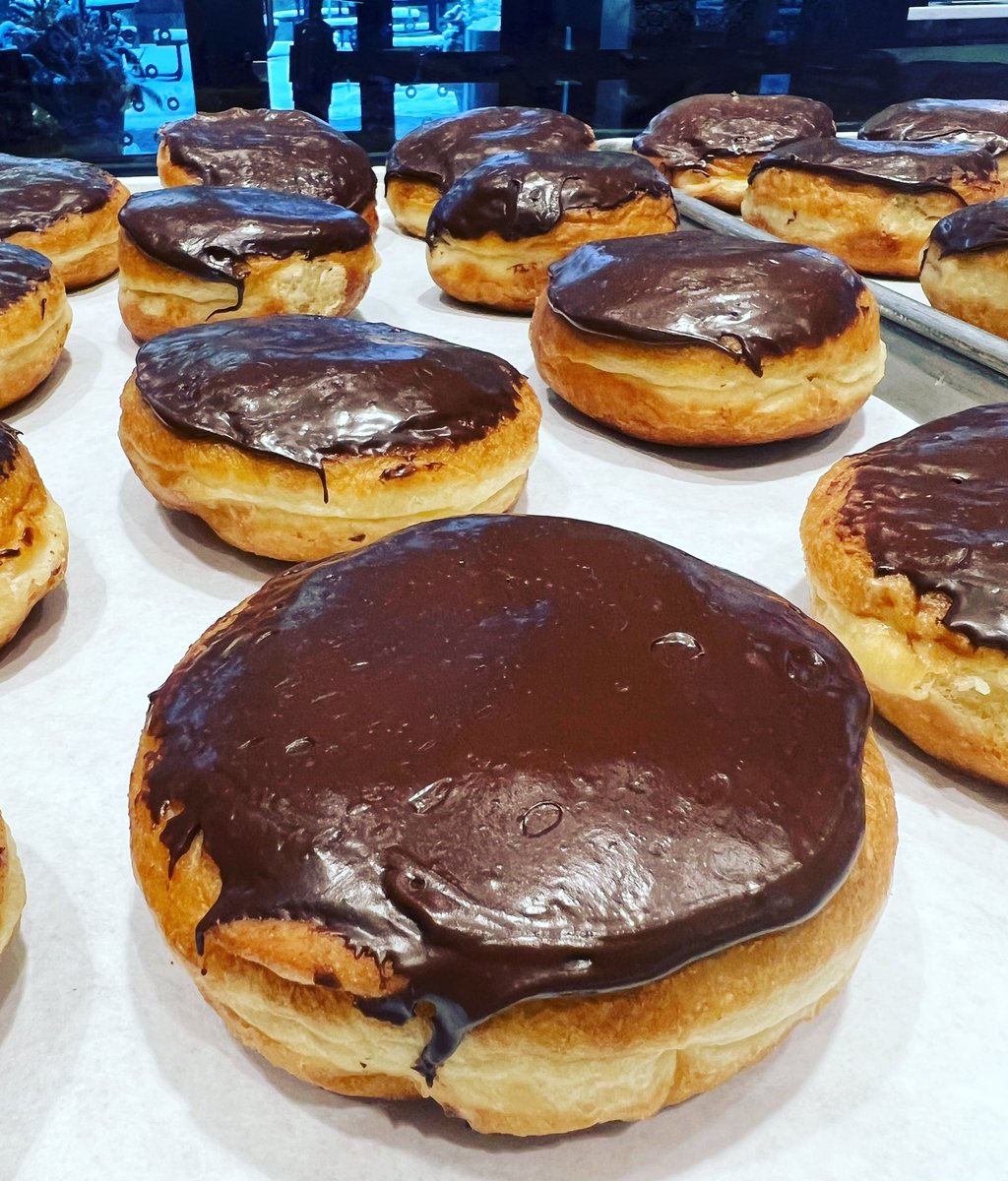 Kane’s Boston Cream Donuts!!! Need we say more about these perfect donuts? Get them delivered to your doorstep with @goldbelly #kanesdonuts #bostoncream #donutsarelove #bestofboston #donuts #chocolate #delicious #saugus #boston #massachusetts