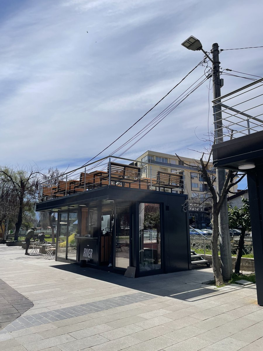 Јавниот простор е за слободно движење, не меѓу маси. Браво Кочани❣️