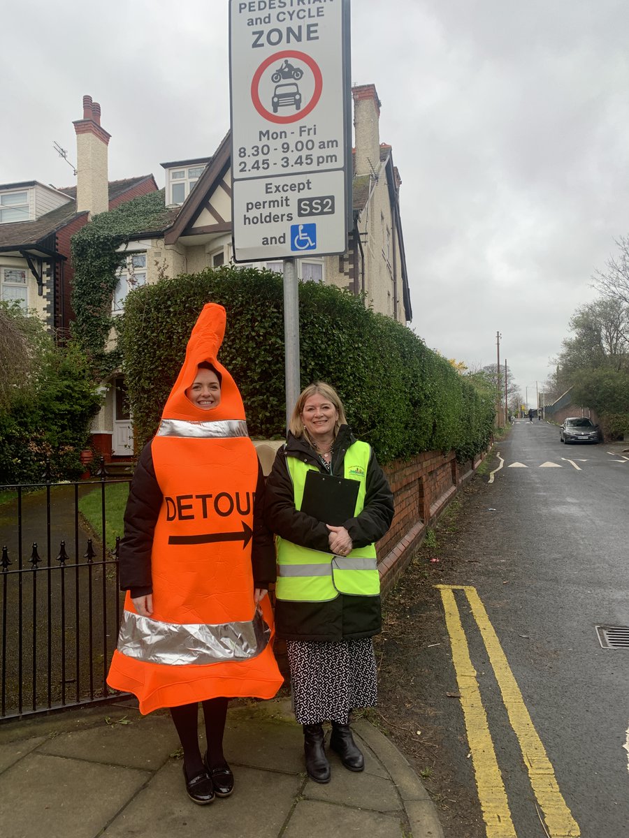 LiscardPrimary's tweet photo. SLT were out on Manor Lane this morning as a reminder to parents and carers of the vehicle restrictions.  Please help to keep our children safe by not parking on the lane during these times.  So many supportive people #RoadSafety #saferstreets #thankyou https://t.co/xmARdUv3re