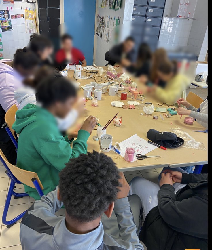 MmeWiart's tweet photo. Atelier customisation des produits que nous allons vendre lors des journées portes ouvertes… https://t.co/vtoqzYvVNo