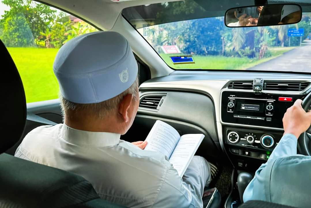 titm_official's tweet photo. Bila senja menjelang, terimbas kembali bagaimana hari siang dihabiskan. Tertanya-tanya apakah diri telah menghayati masa yang telah diberikan Allah? 

Mungkinkah Allah mengizinkan hambaNya ini melihat subuh sekali lagi? https://t.co/KZqEeP3Ssp