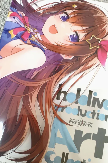 カバー様より「hololive production Art Collection」を頂戴しました!私の作品もいくつか掲載頂いてます…!嬉しい～! 