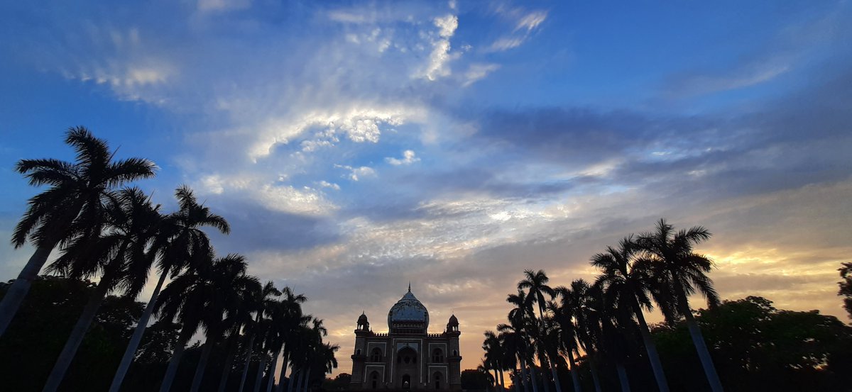 DelhiWalks's tweet image. Take a step back in time and discover the many layers of Delhi's rich history and culture on our heritage walks. From historic monuments to hidden alleyways, our tours will transport you to another era. Join us for an unforgettable journey!
#Walkwithus®