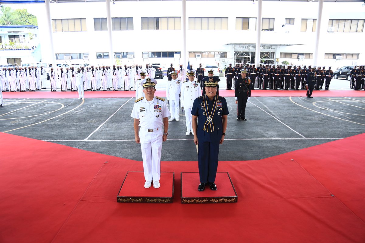 PhilAirForce's tweet photo. FIRST OFFICIAL VISIT OF THE CG, PAF TO THE PHILIPPINE NAVY
READ MORE
https://t.co/sYNdJSAJg3
#AcceleratewithExcellence
#GuardiansofourPreciousSkies
#PAFyoucanTrust
#AFPyoucanTrust
#courtesycall
#PHNavy https://t.co/6NHyy4hqUx