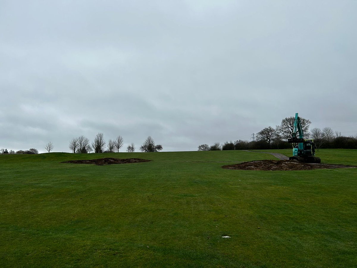 DuraBunker's tweet image. Back to @therayleighclub re-instating sand 2 last phase bunkers &amp;amp; building 17 new fairway bunkers. Didn't have 1 drop of rain last summer building 51 bunkers, its fair to say the weather Gods are redressing the balance a bit this time round!! #herewego #finalphase #newbunkers