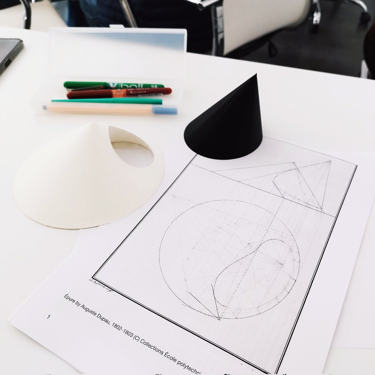 Hands-on training on the history of drawing models by Frédéric Brechenmacher, at the <a href="/_CIRM/">CIRM</a> GDR "Histoire des mathématiques" research school !