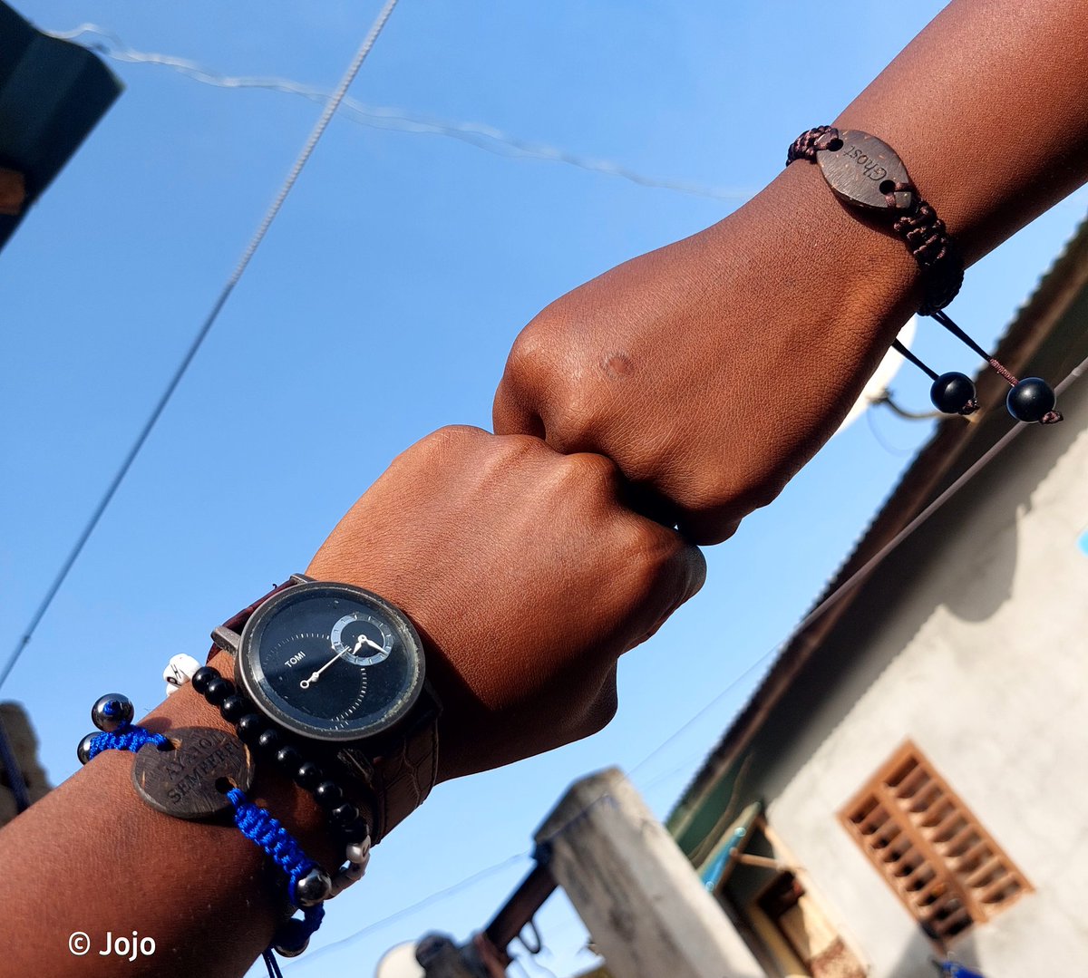 DouriyathDansou's tweet photo. Nous les femmes aimons quand vous êtes simple et élégant.
Une montre + un bracelet c'est notre kiff.
Faites votre commande les gars.
#LysDesign
#handmade https://t.co/HWoAeID4nj