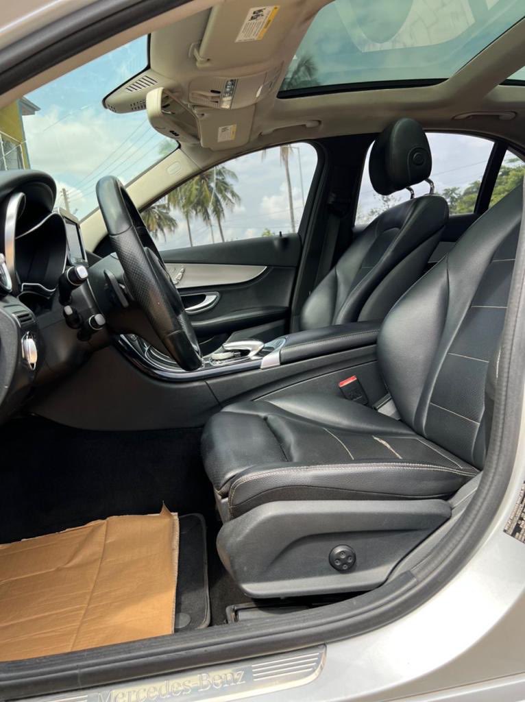 KofiTearz's tweet photo. 2015 C300 4Matic
Luxury
Panoramic Sunroof
Fully loaded 
Just touch down 

250k Gh
#KINGNASIR #MeekMill #2MExpress #LGBT #MansaMusa #5thDimension https://t.co/o5GzbCxfoc