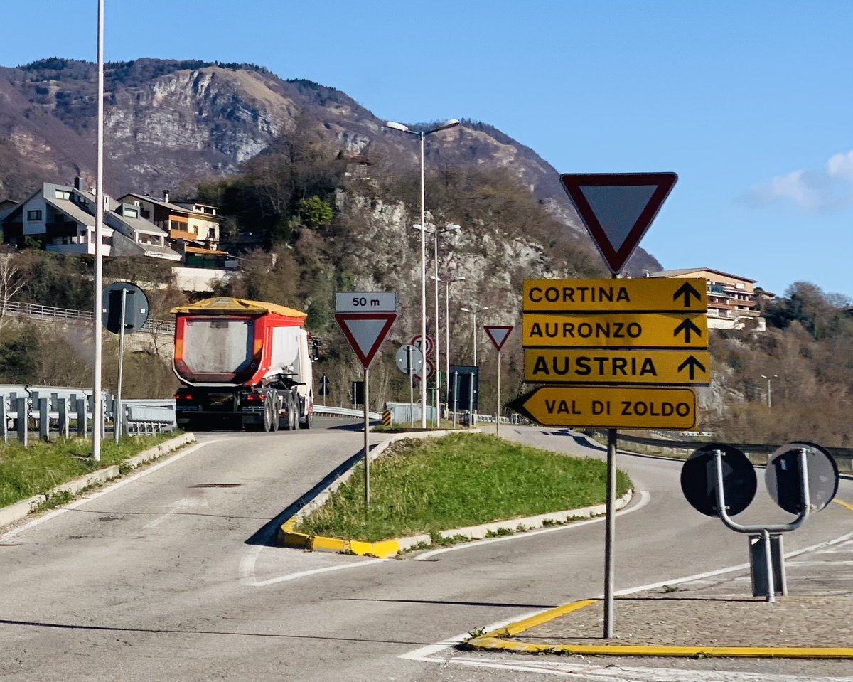 Magari siamo scappati in Austria e abbiamo fondato Dolomiten Offizzinaler. 
Chi lo sa.