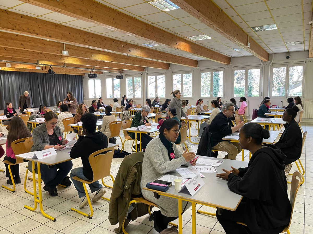 Ellesbougent's tweet photo. Retour en images sur le Speed Meeting collégiennes-professionnelles organisé en partenariat avec le @valdoise où 75 jeunes filles ont passé 3 entretiens de 7 min avec des marraines @ellesbougent ! https://t.co/9ZUXLhScRL