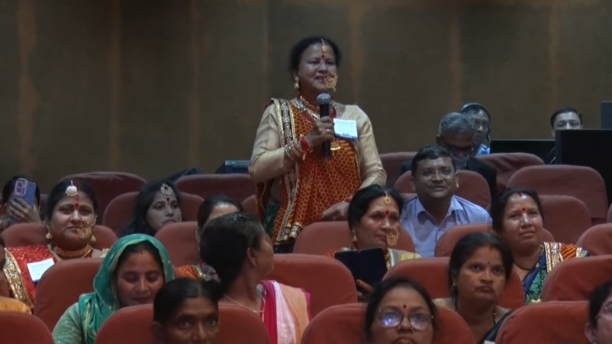 Swachh Bharat Urban (@swachhbharatgov) on Twitter photo .#SwachhataDoot from Haldwani shared her mesmerizing experience under #Swachhotsav with the Hon'ble Minister, <a href="/MoHUA_India/">Ministry of Housing and Urban Affairs</a>, Shri <a href="/HardeepSPuri/">Hardeep Singh Puri</a>.
She highlighted the commendable work undertaken by the city's #SHG in ensuring cleanliness across the region. .#SwachhataDoot from Haldwani shared her mesmerizing experience under #Swachhotsav with the Hon'ble Minister, <a href="/MoHUA_India/">Ministry of Housing and Urban Affairs</a>, Shri <a href="/HardeepSPuri/">Hardeep Singh Puri</a>.
She highlighted the commendable work undertaken by the city's #SHG in ensuring cleanliness across the region.