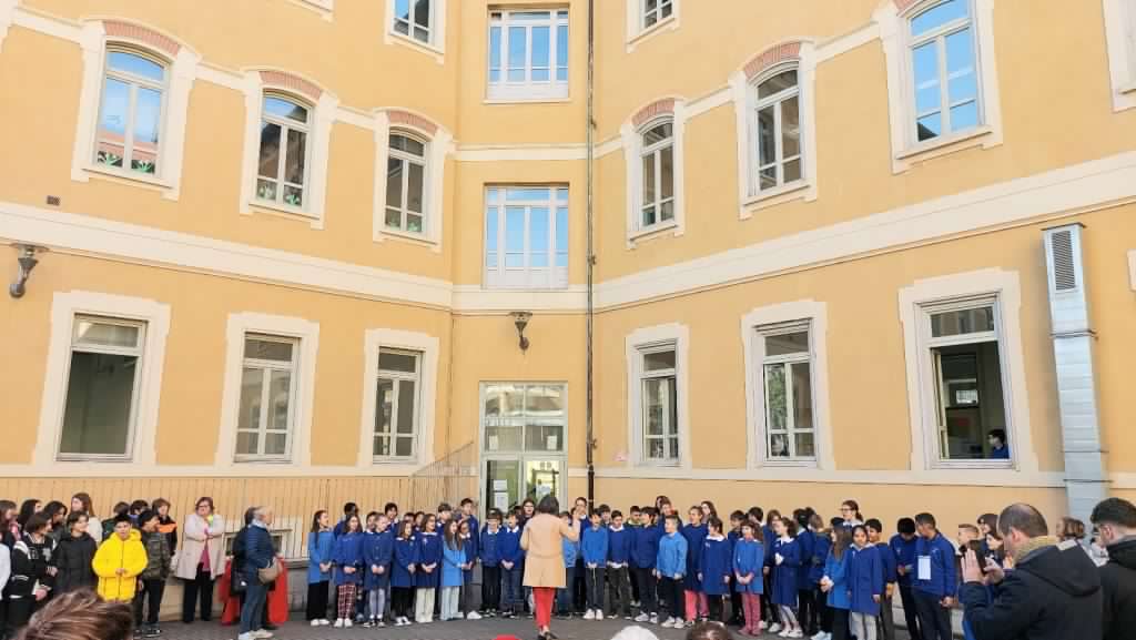 A #Torino c'è ora una #scuola intitolata alla #poetessa Maria Luisa #Spaziani. Alla cerimonia di intitolazione, ha partecipato la presidente di #SalaRossaTO <a href="/mg_grippo/">Maria Grazia Grippo</a> e l'assessora <a href="/CarlottaSalerno/">Carlotta Salerno</a>: comune.torino.it/cittagora/in-e…