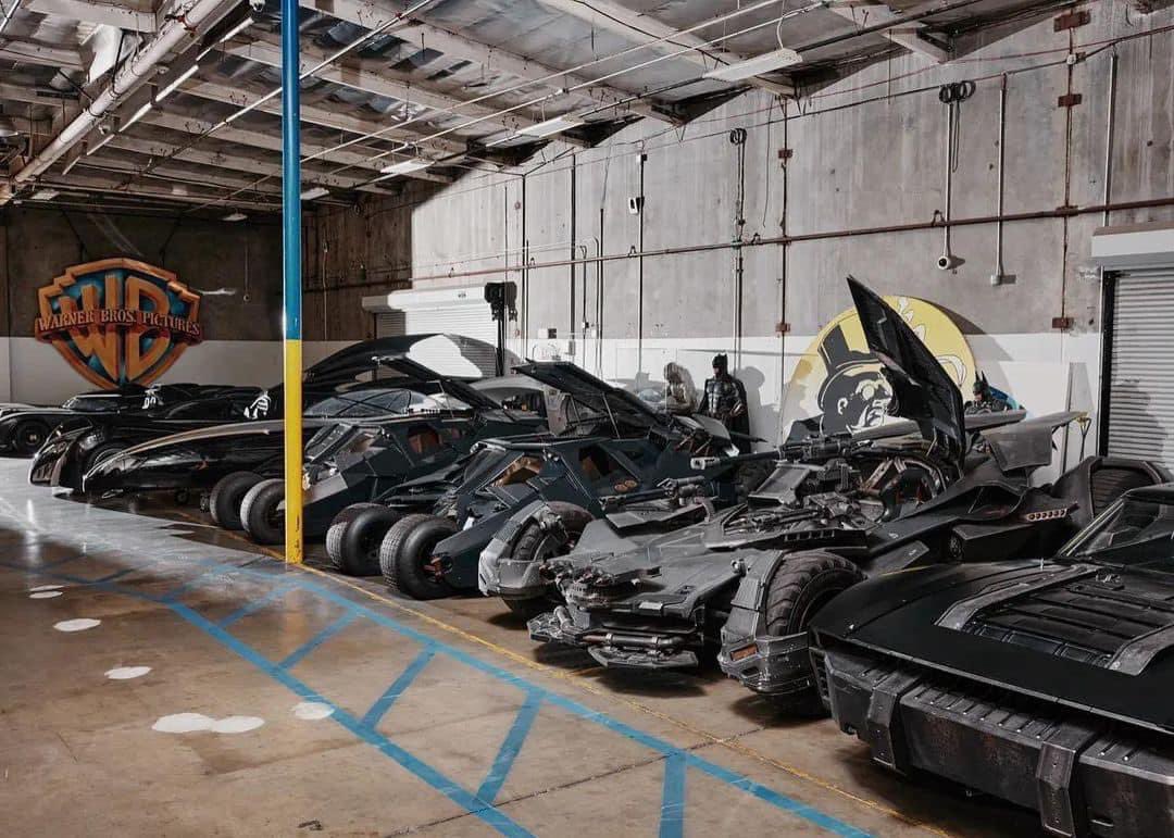 The #WarnerBrothers Garage with The #Batmobile 

#batman #dc