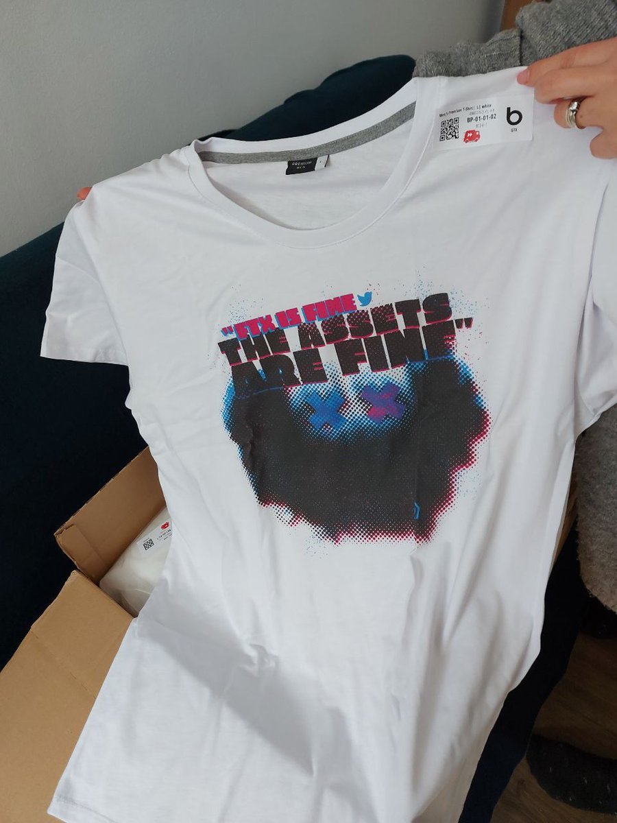 wrapit_fun's tweet image. It seems #SamBankmanFried is still a hot topic in the #cryptonews and in the #wrapit store!🔥

Here is a photo from one of our happy #customers who bought our satirical Sam T-shirt!

Don't miss out. All with 20% discount for the next 5 days! wrapit-fun.myspreadshop.net

#SBF #shopnow