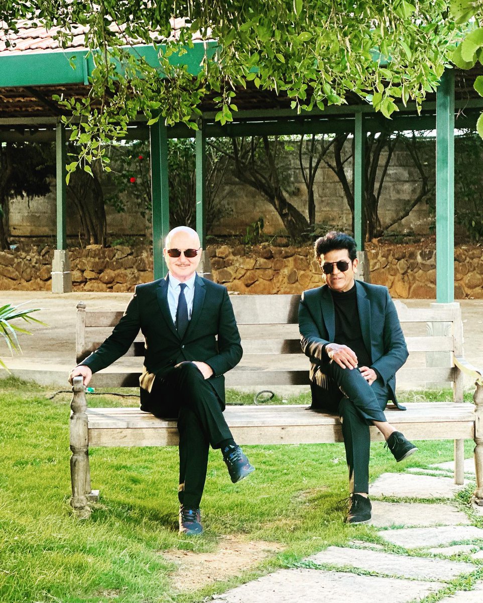 IamHCB's tweet image. Snaps from #Ghost Sets
@AnupamPKher @NimmaShivanna @lordmgsrinivas 

#DrShivarajkumar #DrShivanna #Shivanna #AnupamKher