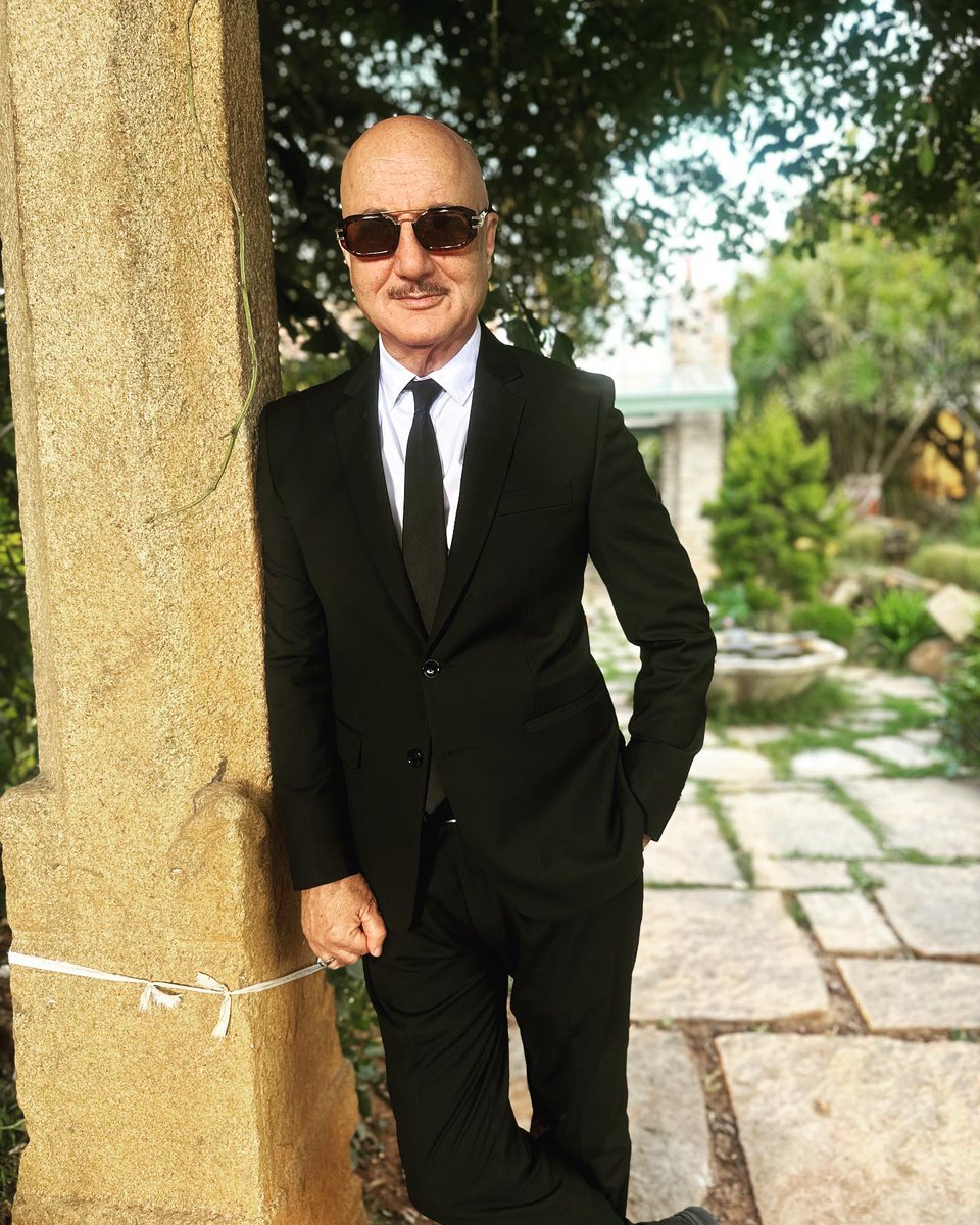 IamHCB's tweet image. Snaps from #Ghost Sets
@AnupamPKher @NimmaShivanna @lordmgsrinivas 

#DrShivarajkumar #DrShivanna #Shivanna #AnupamKher