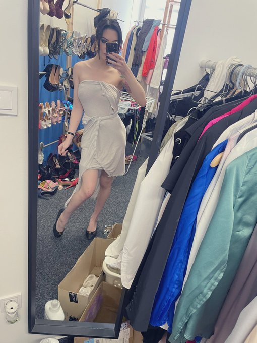 Keep it classy https://t.co/Ocar4qLBH8<a href="/tag/pinkiesout"class="tags"><span>&#35;pinkiesout</span></a>