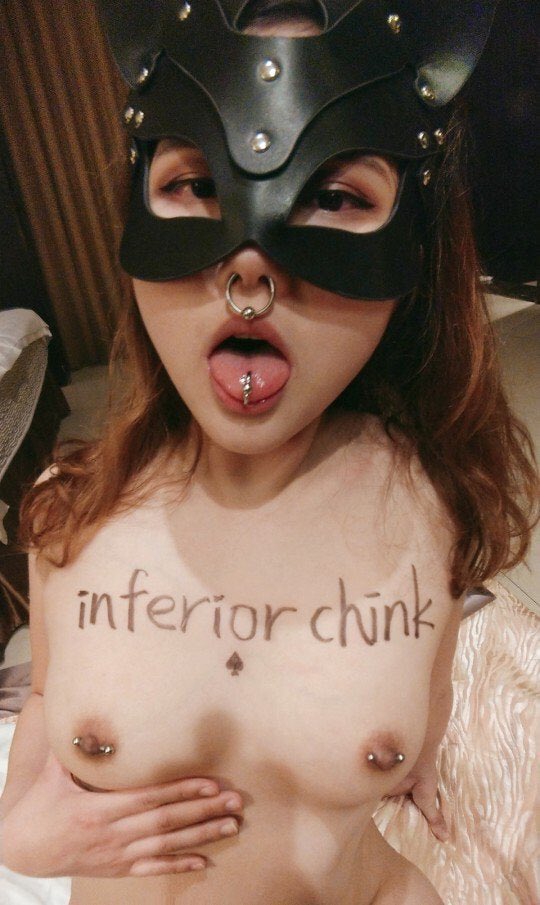 舌头上竖穿的直径圈16mm环.环粗1.6mm
整体透漏出是媚黑母狗子，大家可别客气。
＃母狗 ＃阴环 #淫妻 #绿帽 #媚黑  #反差 #骚逼