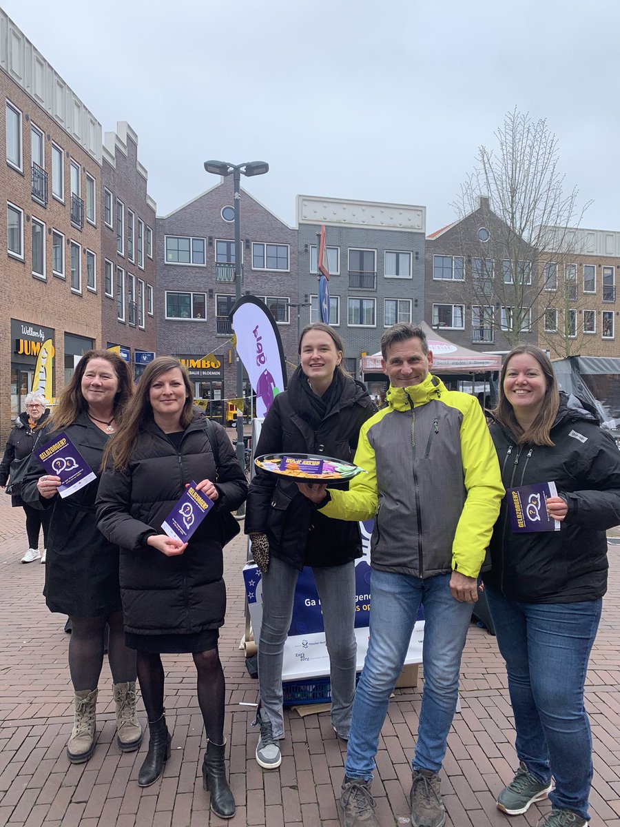 mariekevbijnen's tweet photo. Samen met maatschappelijke partners staan we op de markt in #Pijnacker en #Nootdorp ivm de #WeekvanhetGeld2023 om met inwoners in gesprek te gaan over dit belangrijke thema @PijnackerNootdp https://t.co/gSnFoWHSj1