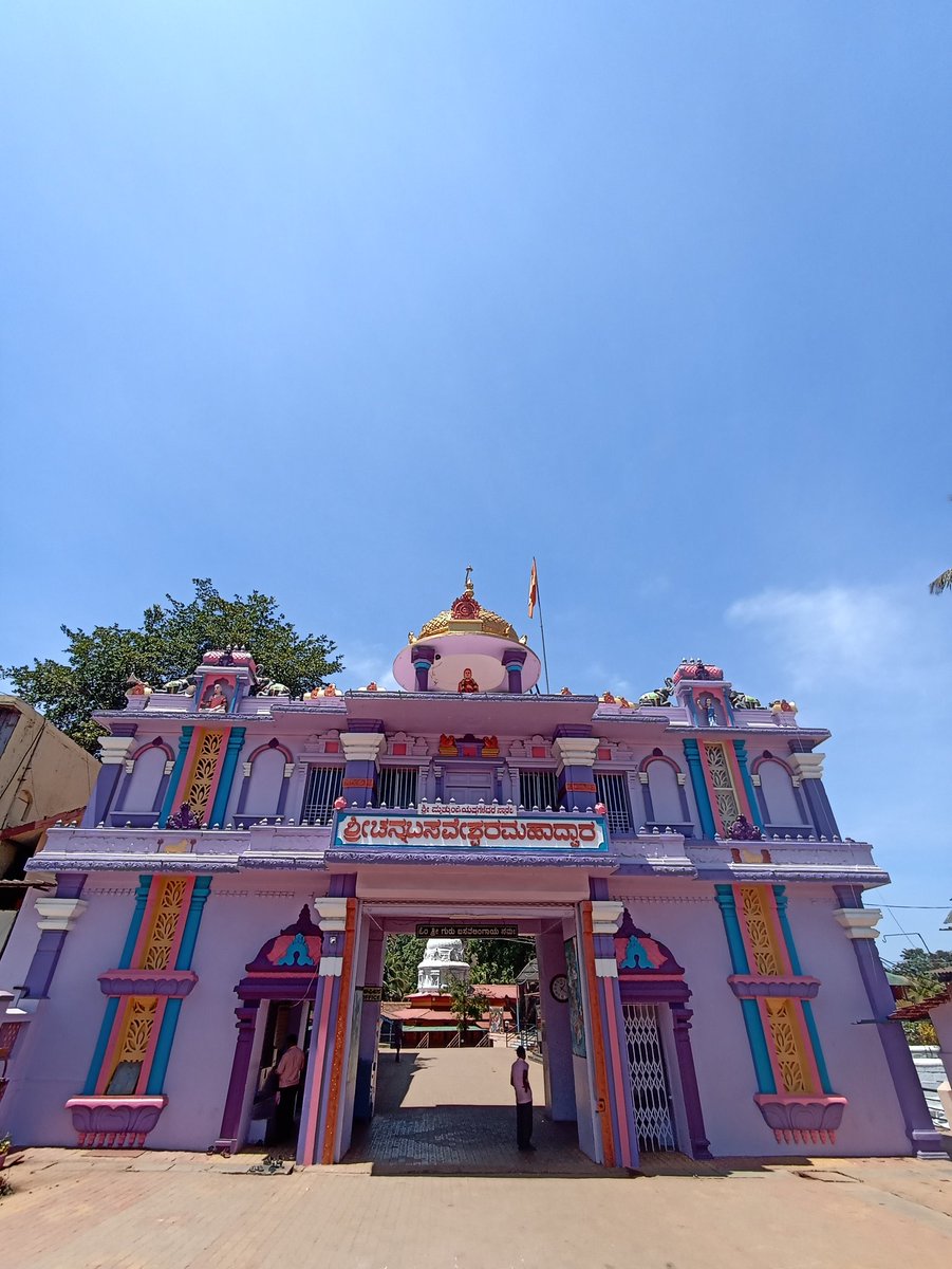 AmitBadwaik_AB's tweet photo. Sri Ulavi Channabasaveshwara Swami Temple Ulavi Karnataka🙏🏼🙏🏼🪷🪷🌺🌺
#NammaKarnataka
#incrediblekarnataka
#Ulavi https://t.co/Pxre0dMBvS