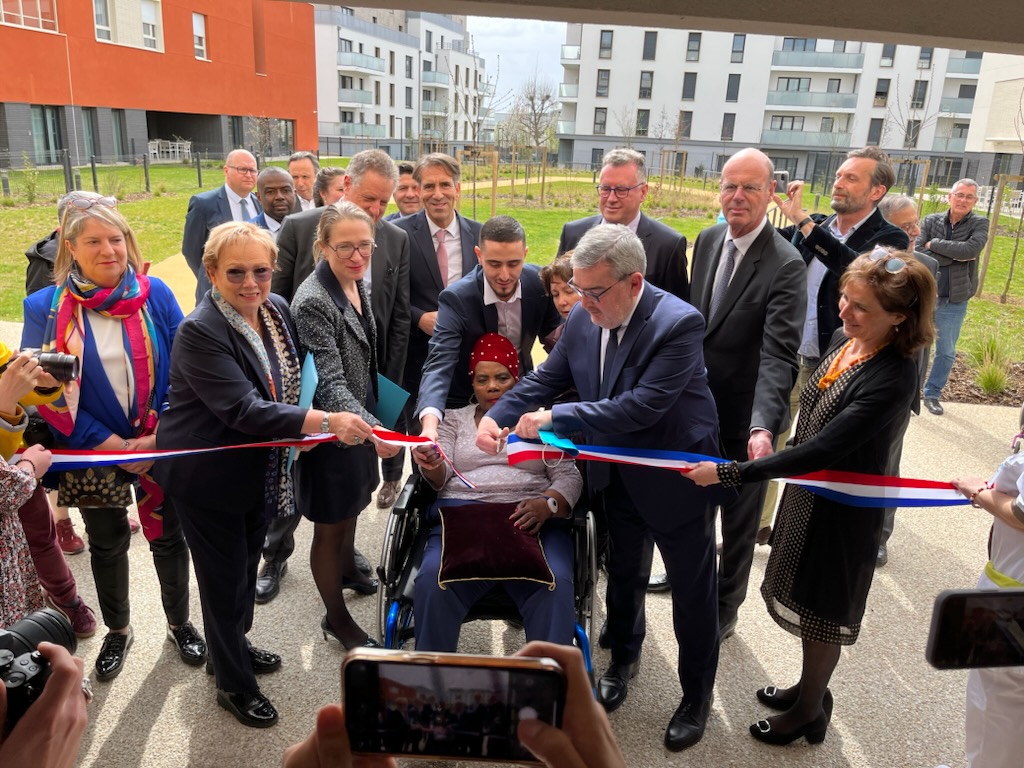 caissedesdepots's tweet photo. Inauguration de la première plateforme gérontologique multiservices 𝘈𝘥𝘦́𝘭𝘢𝘪̈𝘥𝘦 𝘏𝘢𝘶𝘵𝘷𝘢𝘭 à Villiers-le-bel @valdoise ✂

Un lieu d’accueil dédié au #GrandÂge et à l’accompagnement des aidants, réalisé par la @caissedesdepots #Arpavie @CDC_Habitat &amp; @Icade_Officiel 👏 https://t.co/pTUNjNkot8