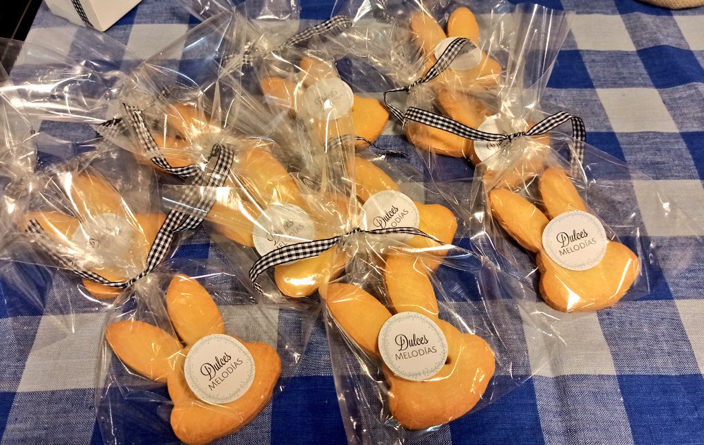 El ministro interino <a href="/walterverri/">Walter Verri</a> visita la empresa Dulces Melodías, emprendimiento gastronómico. Valentina y Agustina Quagliotti son las encargadas de la empresa.
Empresa ganadora de 8M, el fondo otorgado por el MIEM será invertido en maquinaria y equipamiento de cocina.
#8M