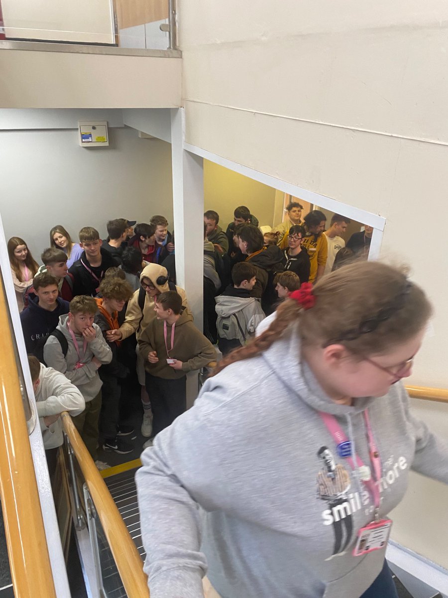 Holyrood Sixth Form tweet media